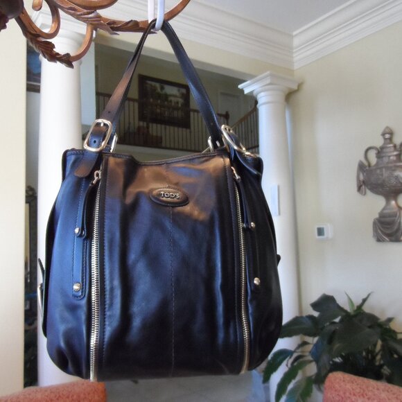 Tod's Handbags - New Tod's Black Calf Leather Tote Handbag w/ Double Zipper Detail Large